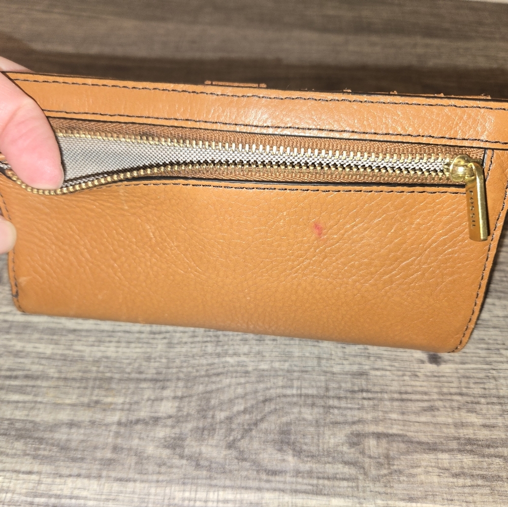 Fossil Women's Multicolor Leather Wallet - Picture 9 of 14